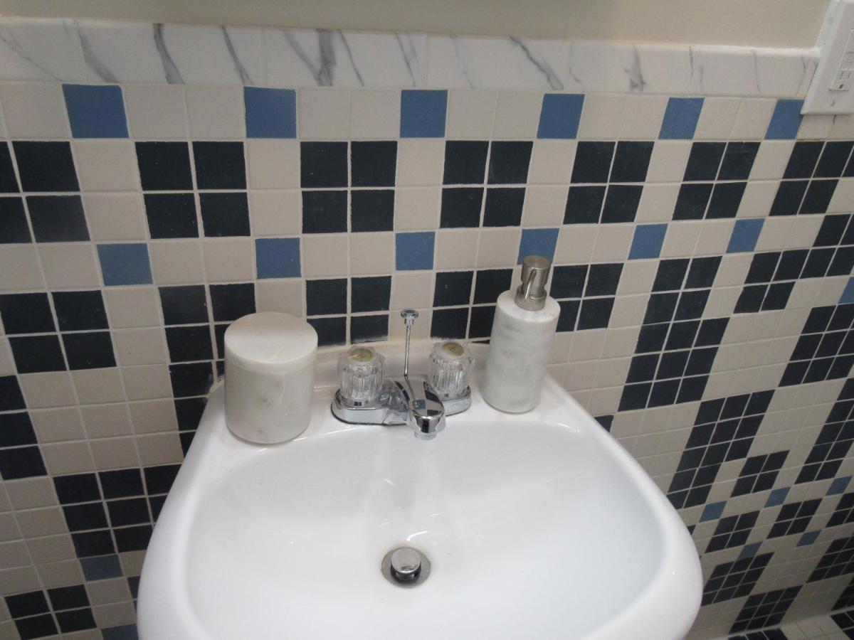 Apartment Located In The Noma-gallaudet Neighborhood *