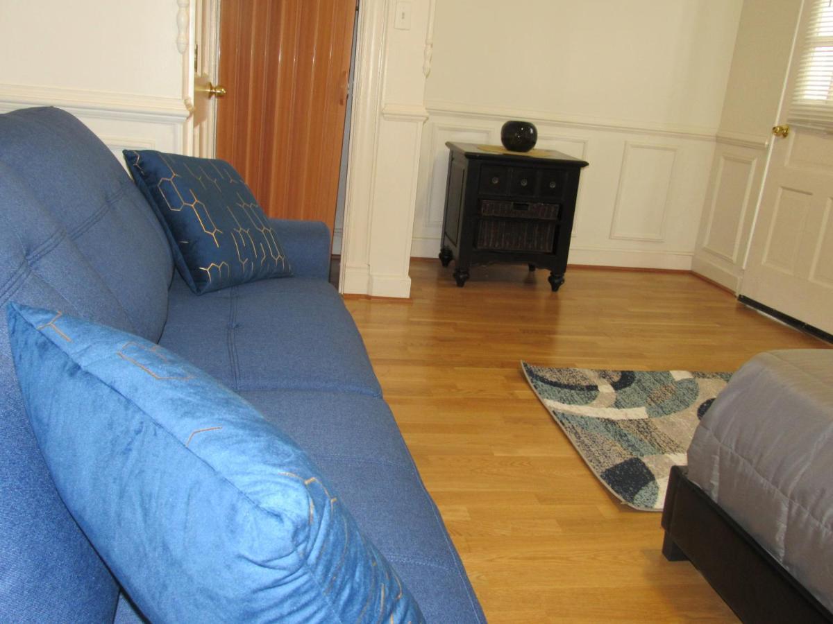 Located In The Noma-gallaudet Neighborhood Apartment